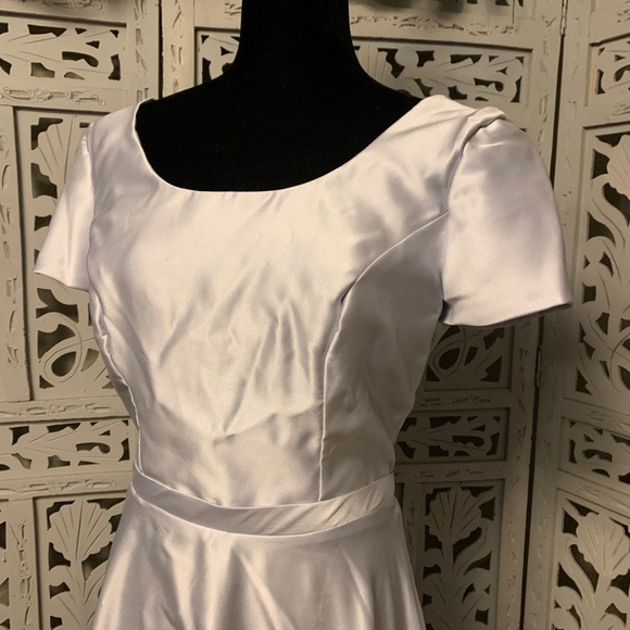 ALFRED ANGELO SATINY SMOOTH LIGHT SILVER SHORT SLEEVE LONG FORMAL DRESS - Picture 4 of 10